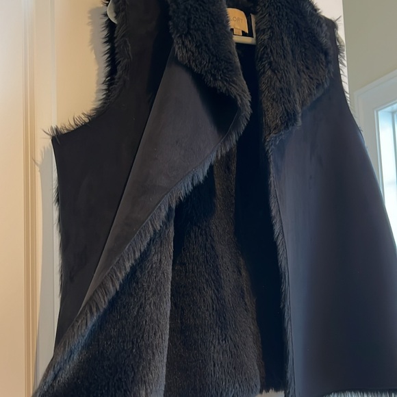 Loft Suede/Fur Vest - Picture 2 of 5